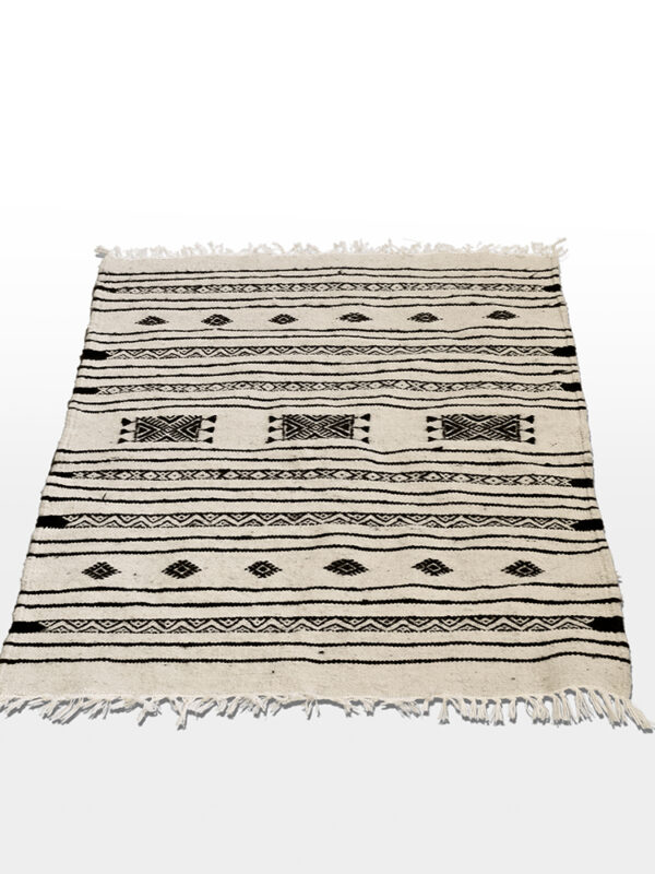 Women Handmade - Wholesale BtoB - Tunisian Carpet handemade - ecofriendly decoration - Tunisian carpet wholeseller - natural decoration handmade products - black and white handmade carpet - amezigh style