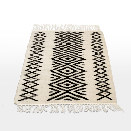 Women Handmade - Wholesale BtoB - Tunisian Carpet handemade - ecofriendly decoration - Tunisian carpet wholeseller - natural decoration handmade products - black and white handmade carpet