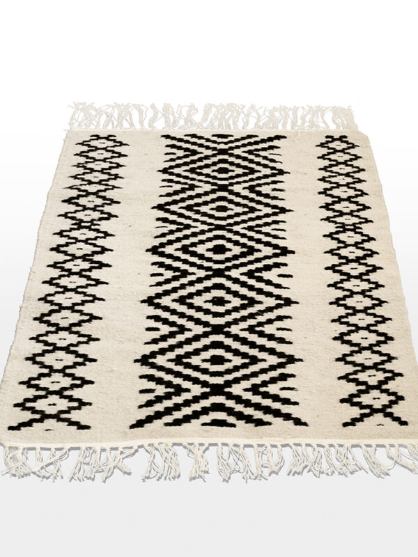 Women Handmade - Wholesale BtoB - Tunisian Carpet handemade - ecofriendly decoration - Tunisian carpet wholeseller - natural decoration handmade products - black and white handmade carpet